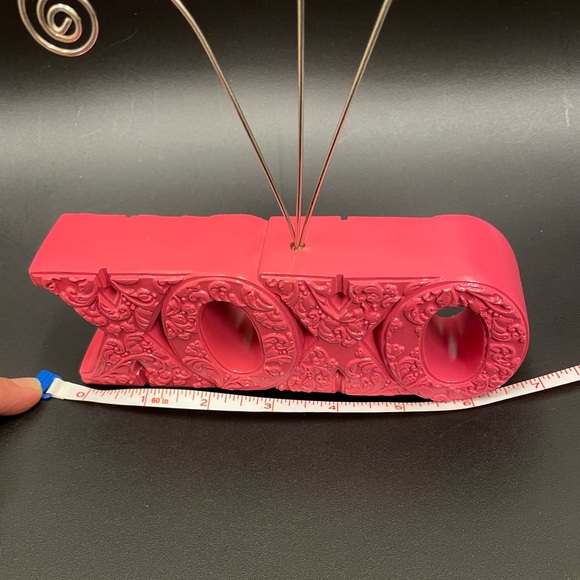 Adorable XOXO hot pink picture holder. - Picture 2 of 4